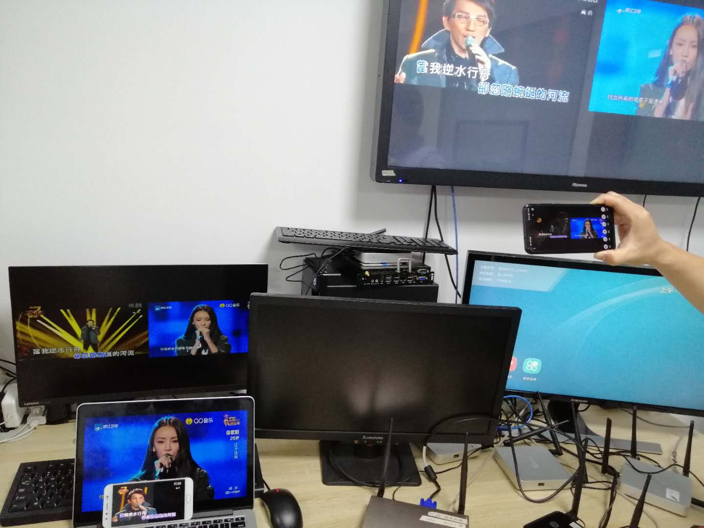 手機(jī)、平板、筆記本、電腦投屏到大屏幕的同時(shí)投屏到其余的手機(jī)、平板、筆記本、電腦 手機(jī)、平板、筆記本、電腦投屏到大屏幕的同時(shí)投屏到其余的手機(jī)、平板、筆記本、電腦